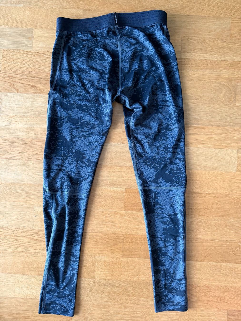 Nike Pantalons: Nike Tights – D'occasion à Basel par El_Haraldo 1