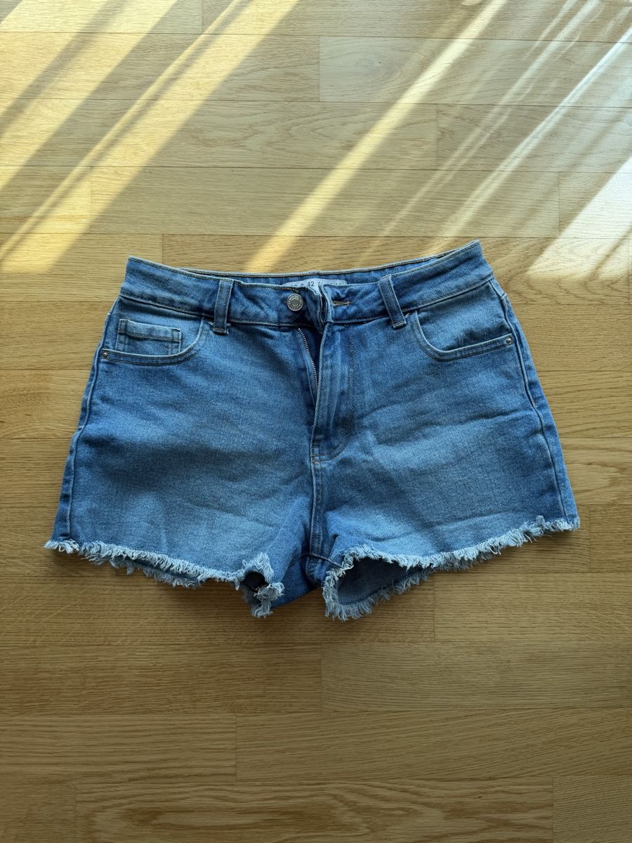Jeans: Jeans Shorts, Grösse 38, neu – Nuovo (secondo la descrizione) da Luzern venduto da file_maker