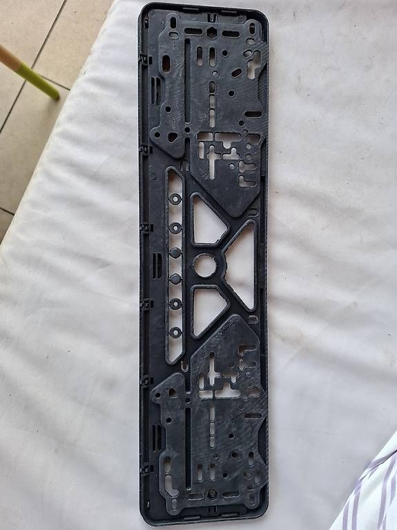 Insegne: Plaque immatriculation AMG carbone – Nuovo e nell'imballaggio originale da St-Sulpice VD venduto da Infswitzerland 1