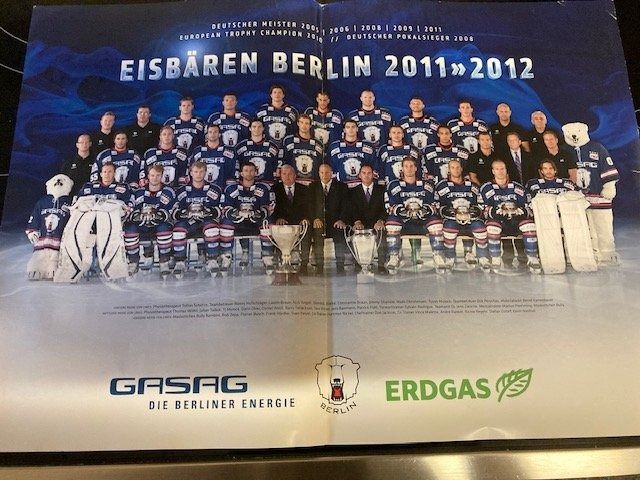 Foto & Immagini: Eisbären Berlin Manschaftsbild Saison 2011/12 – Usato da Naters venduto da sch_9fvg
