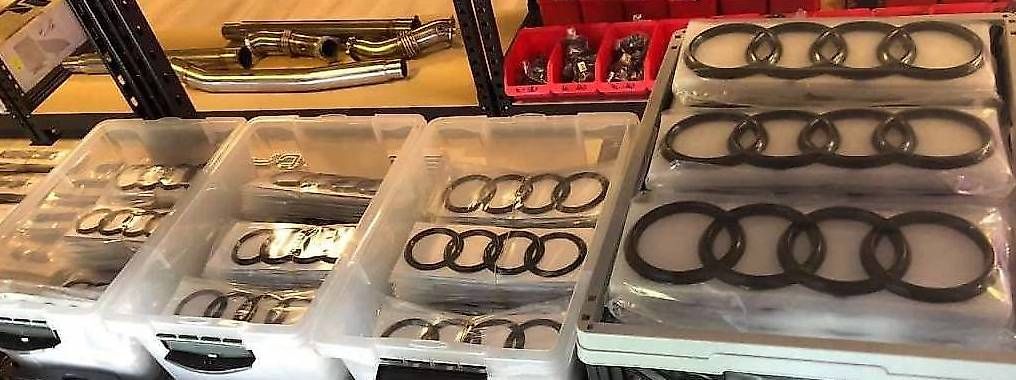 Tutti gli attrezzi: Insigne Audi  – Nuovo e nell'imballaggio originale da Vuisternens-Romont venduto da soa_ggr9