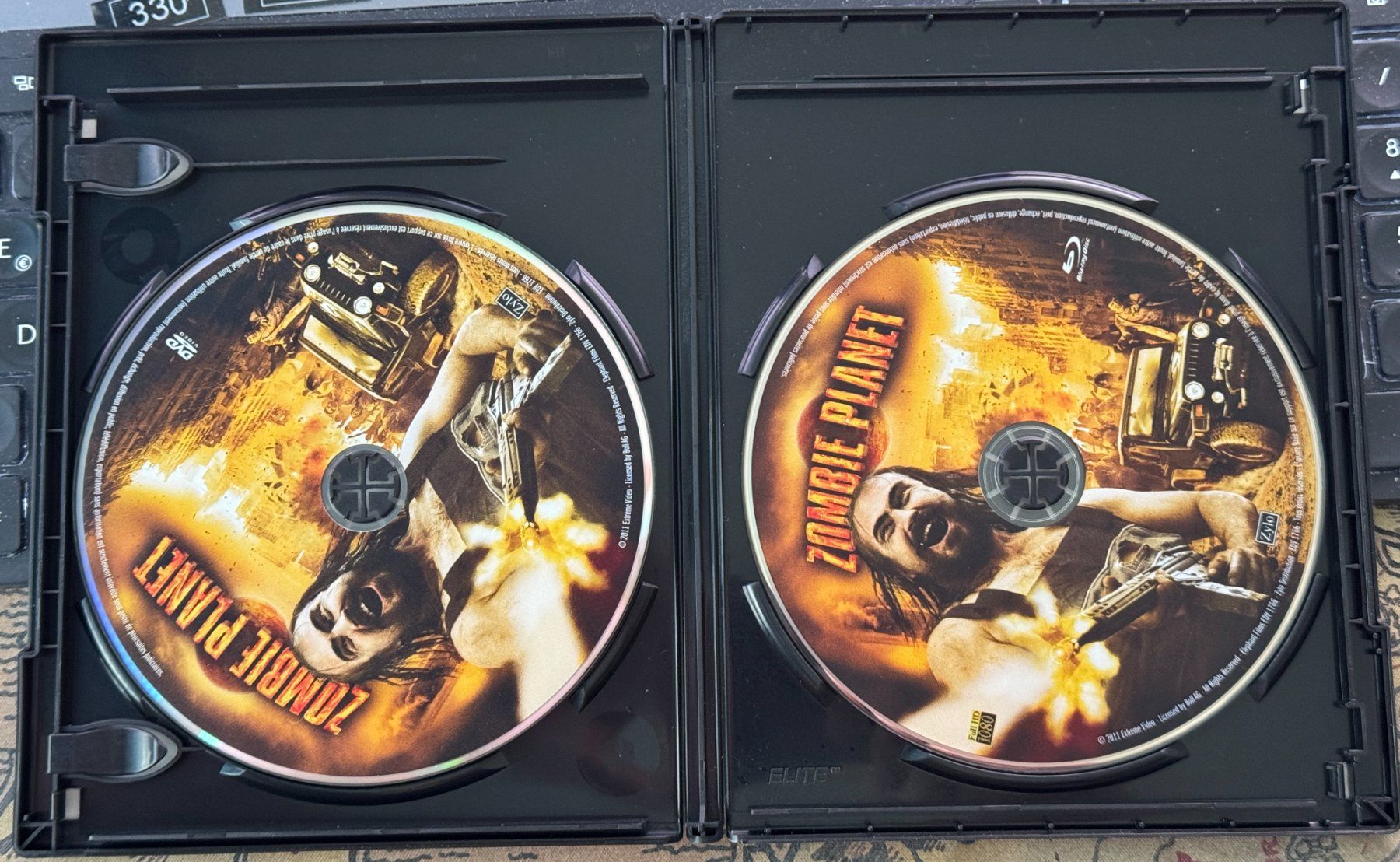 Tutti i DVDs: Zombie Planet (2012) - Blu-ray Édition Limitée – Usato da Semsales venduto da __Florian__ 3