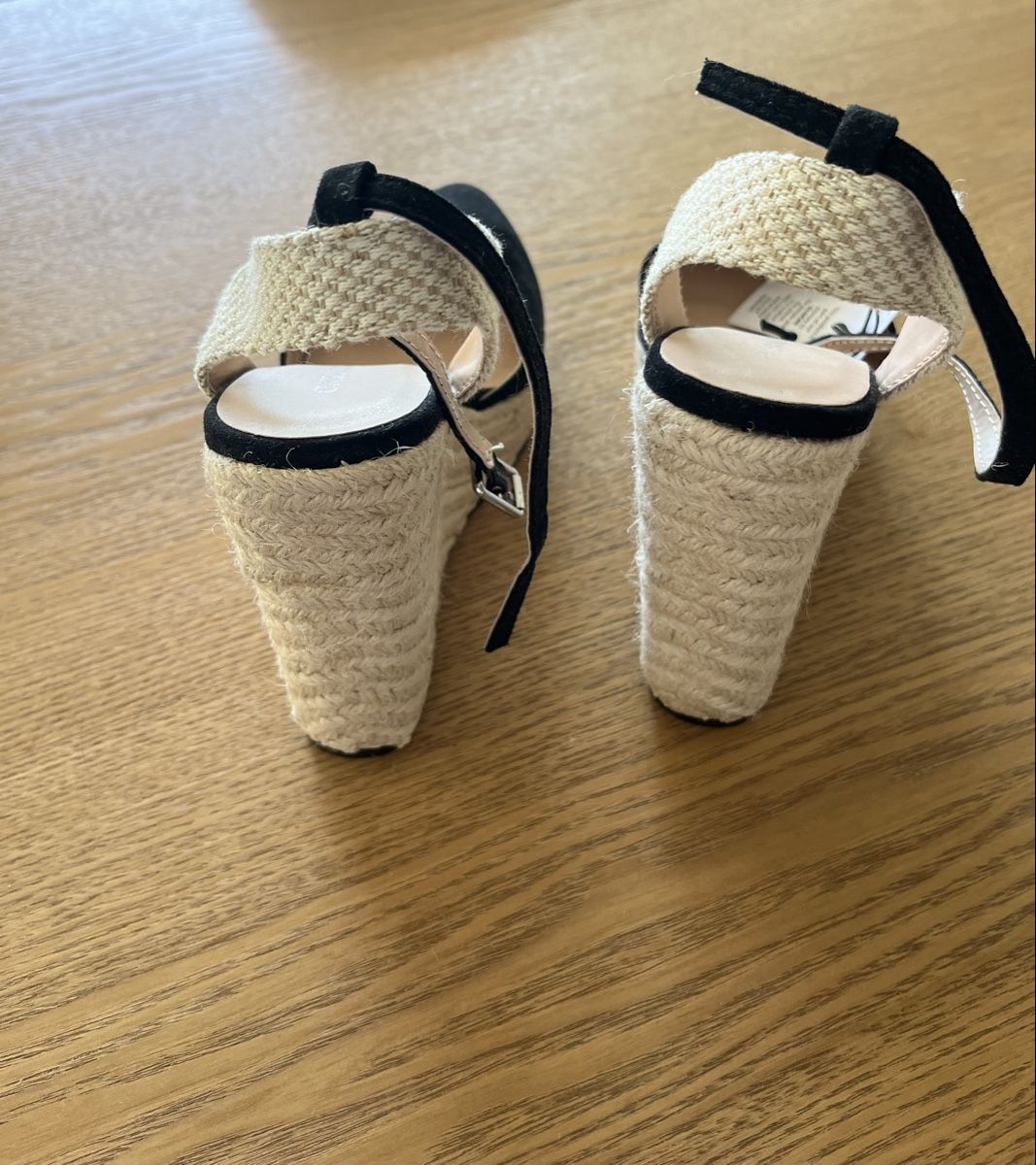 Scarpe da donna: Sandales compensées, taille 37, neuves! – Nuovo e nell'imballaggio originale da Lutry venduto da tat_2zxq 2