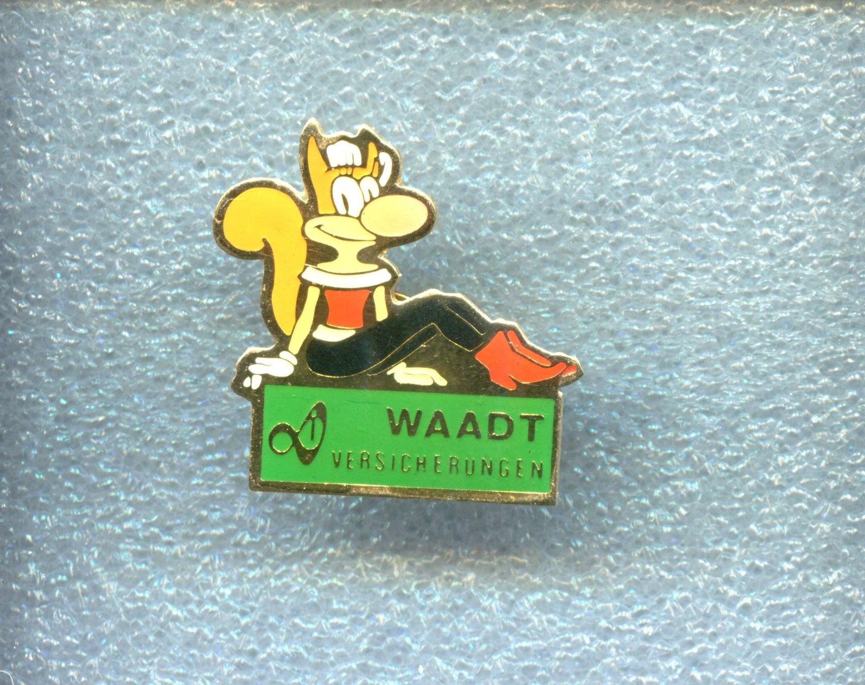 Placchette & Badge: WAADT  Versicherung – Usato da Winterthur venduto da Sammleroase