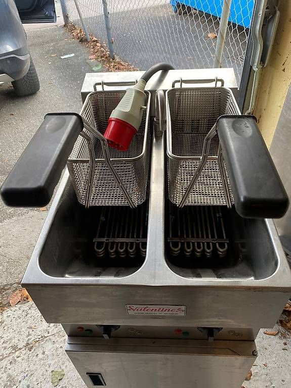Cucine complete: Vend une friteuse double bacs Valentine – Usato da Martigny venduto da seater 4