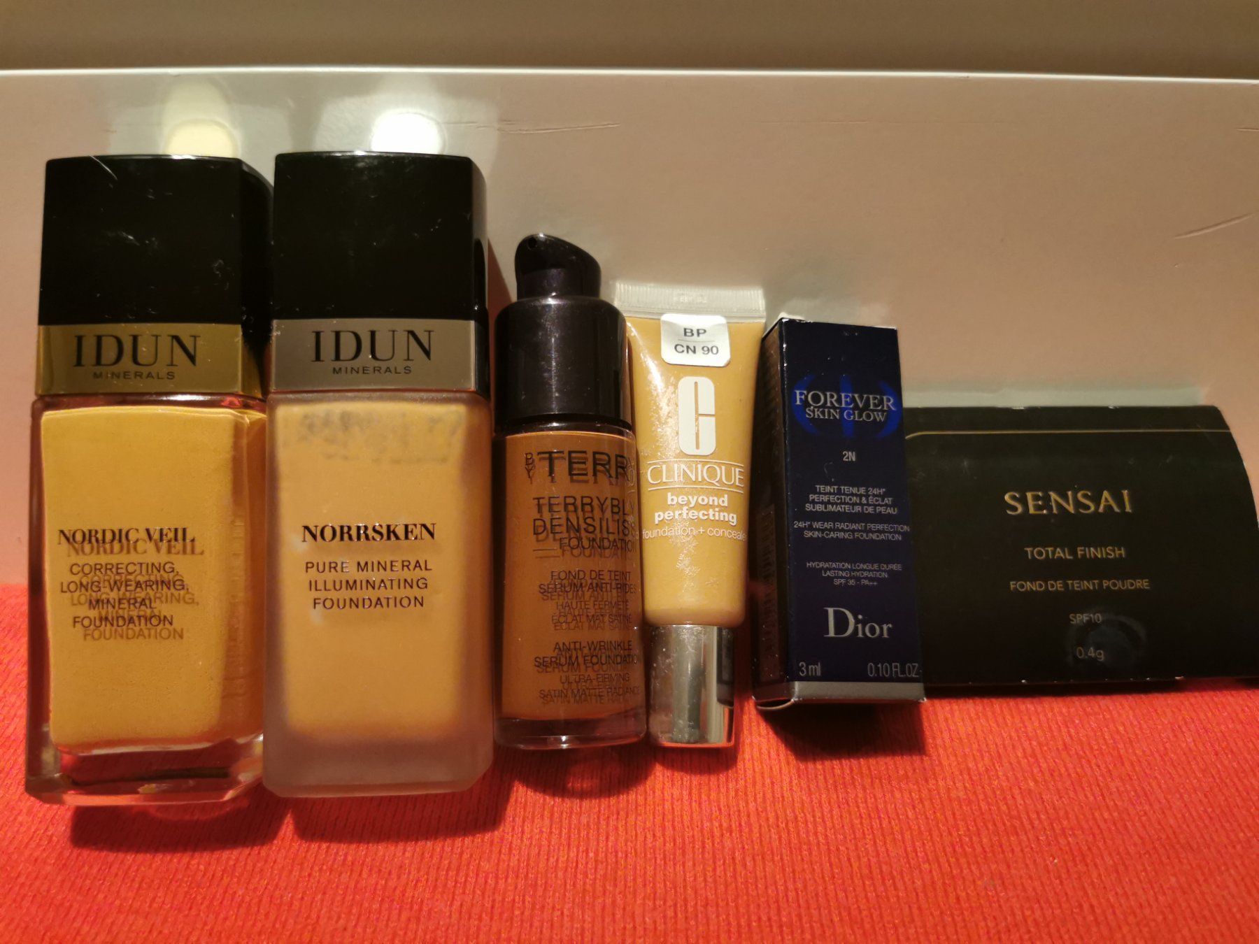 Clarins Make-up: Hochwertige Foundation-Cremes,5 Stück – Usato da Schlieren venduto da vlalif