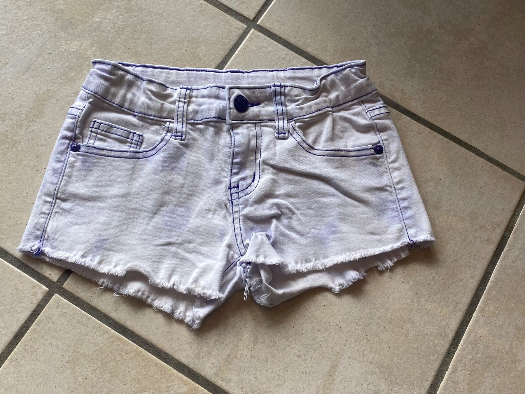 Pantalons: 140 mini short INSIDE – D'occasion à Orpund par Mary8972