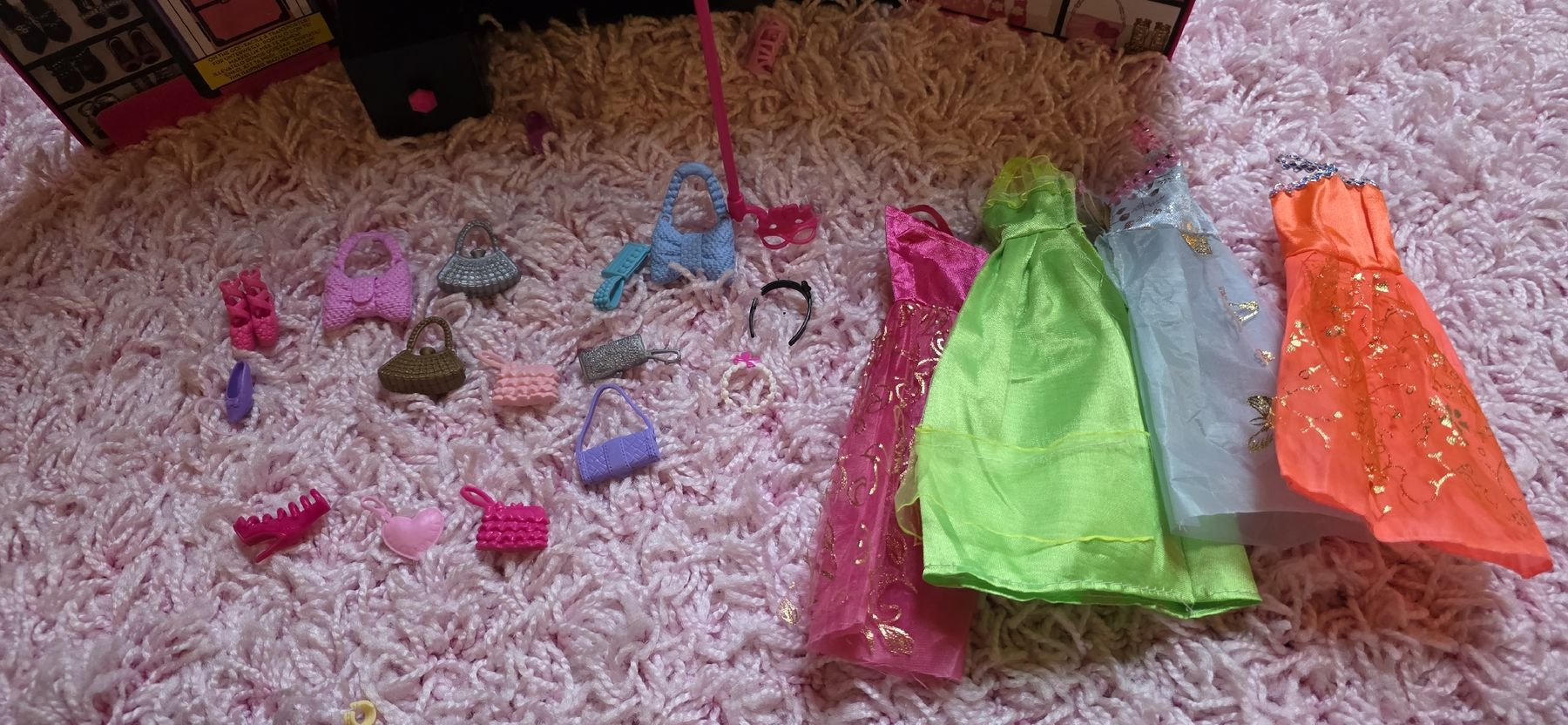 Giocattoli: Barbie Kleiderschrank  – Nuovo (secondo la descrizione) da Aeschi SO venduto da trindade 3