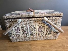 Vintage Nähkoffer/Nähkästchen aus Korbgeflecht, Top Zustand