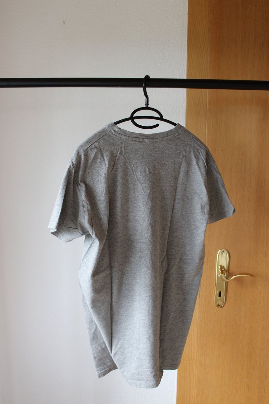 T-shirts: T-Shirt Upside Down High School grau – D'occasion à Hombrechtikon par lehnerrr 2