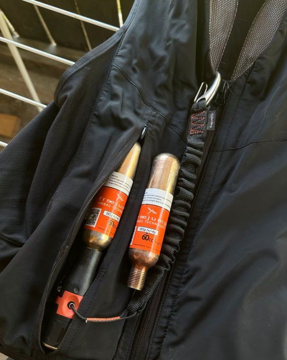 Protezioni & Imbottiture: Airbagweste / Reitweste Equithème Freejump Airsafe Gr. S – Usato da Rafz venduto da miziki03 1