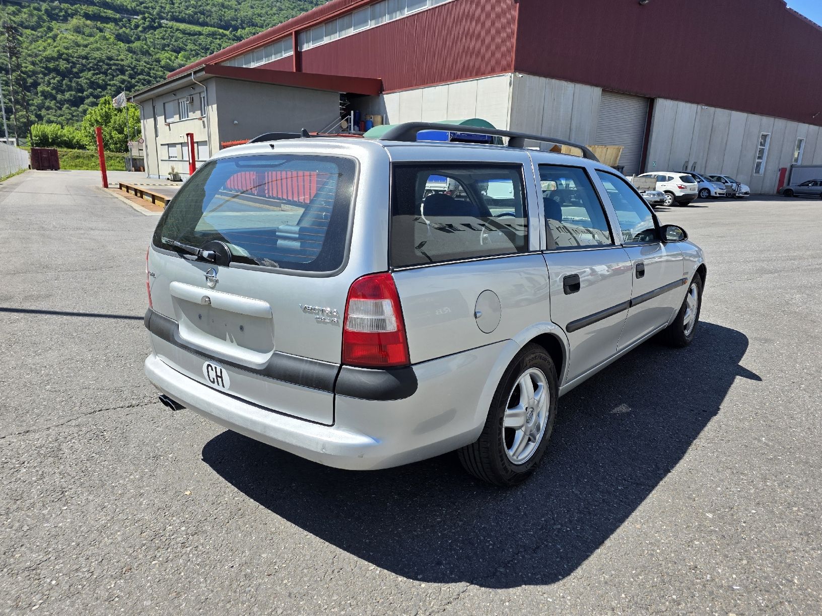 Opel Autos: Opel Vectra 2.5 V6 – Gebraucht aus Cadenazzo von LuismacchineSagl 2