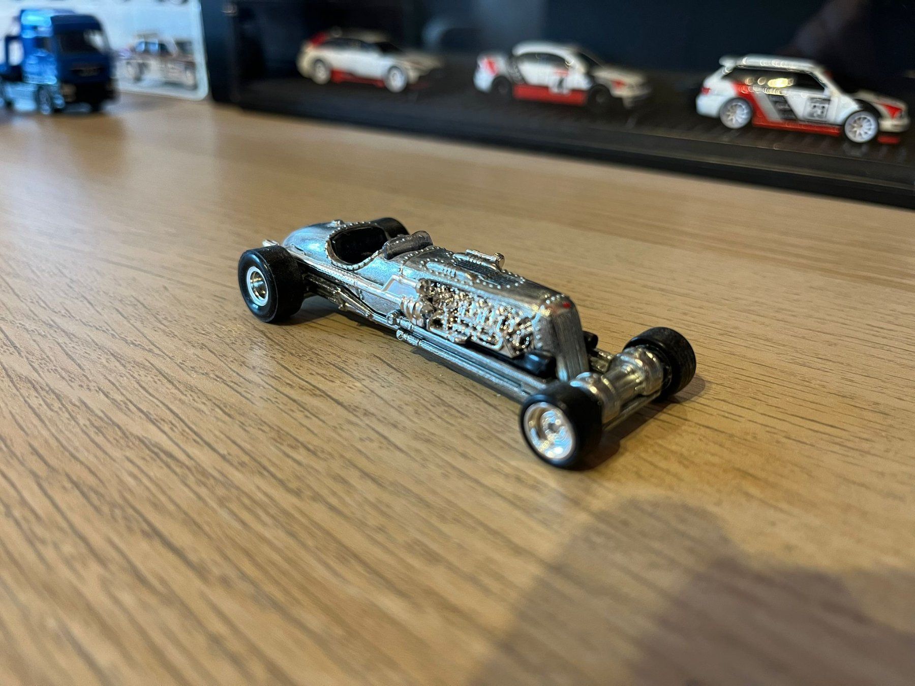 Hot Wheels Modellini d'auto: Hotwheels Premium Jay Leno Tank Car – Usato da Treyvaux venduto da nil_jy5p