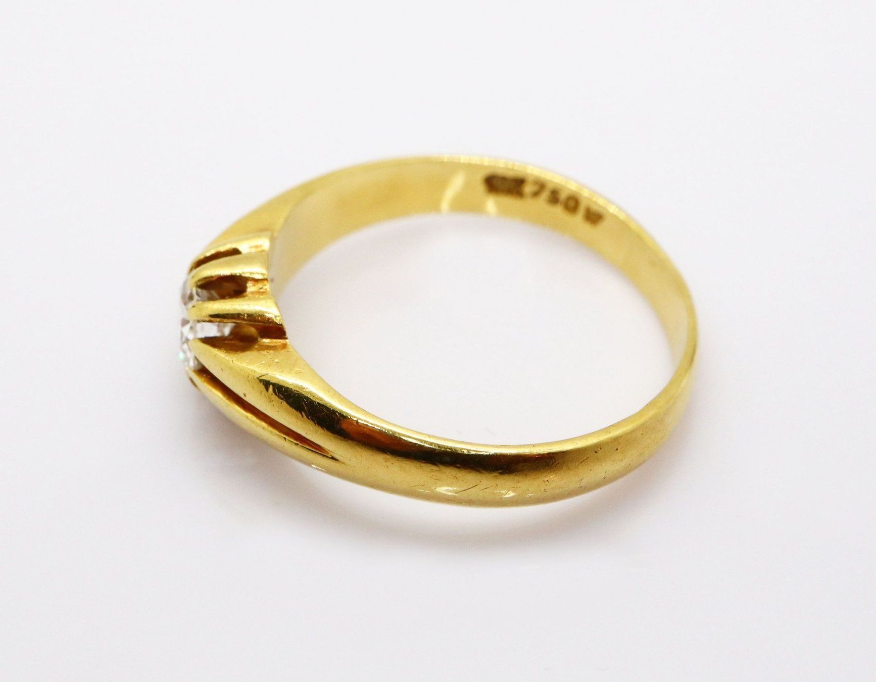 Ringe: Solitär mit Diamant in Gelbgold – Gebraucht aus Dürnten von schmucklicher 4