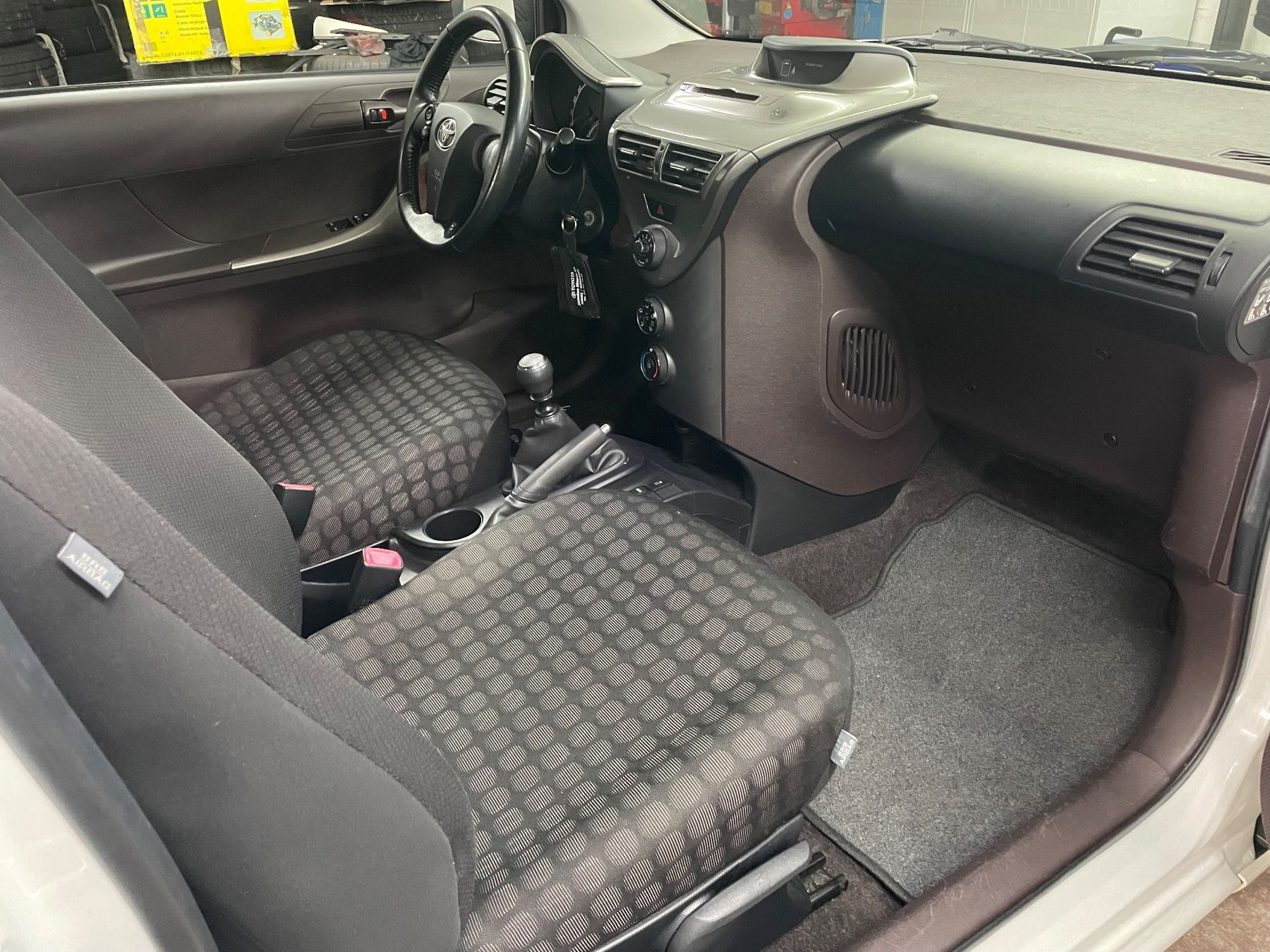 Toyota Autos: Toyota iQ 1.0 2009 Handschaltung – Gebraucht aus Bern von FOREST62 6