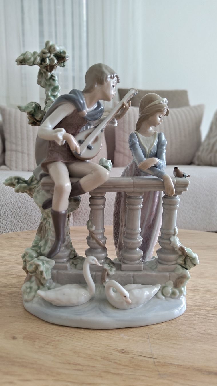 Lladro Statuette: Lladro #5381 'Serenade' Figure – Usato da Altdorf UR venduto da Liveo-shop