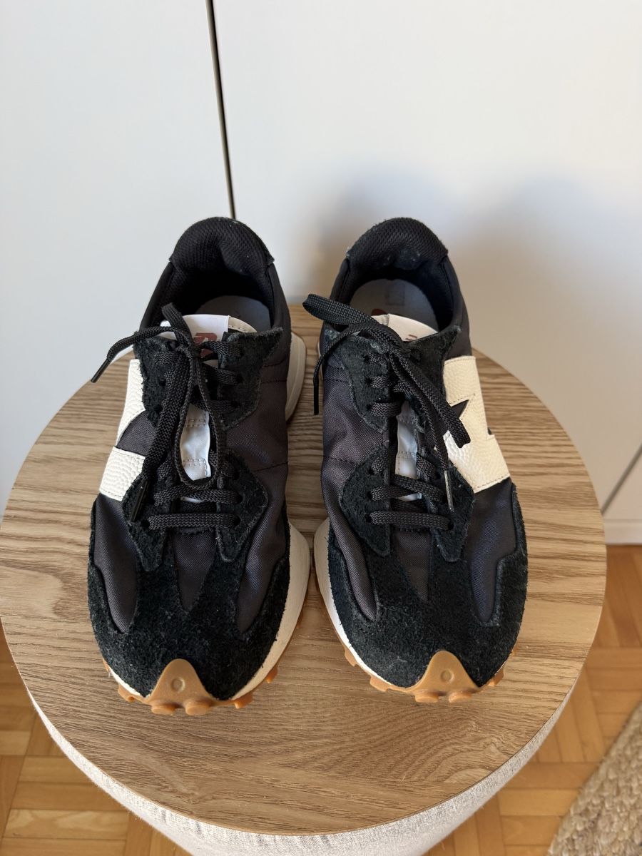 New Balance Scarpe da donna: New Balance 327 – Usato da Luzern venduto da Aistee 5