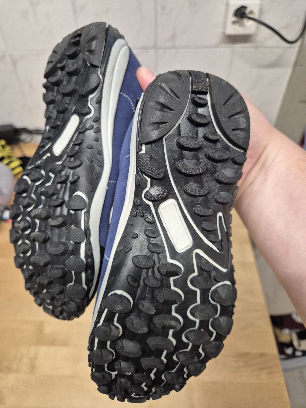 Scarpe da uomo: leichte Wanderschuhe/Trekkingschuhe Neu Gr. 32 – Nuovo (secondo la descrizione) da Wil SG venduto da Rena-Mija 3