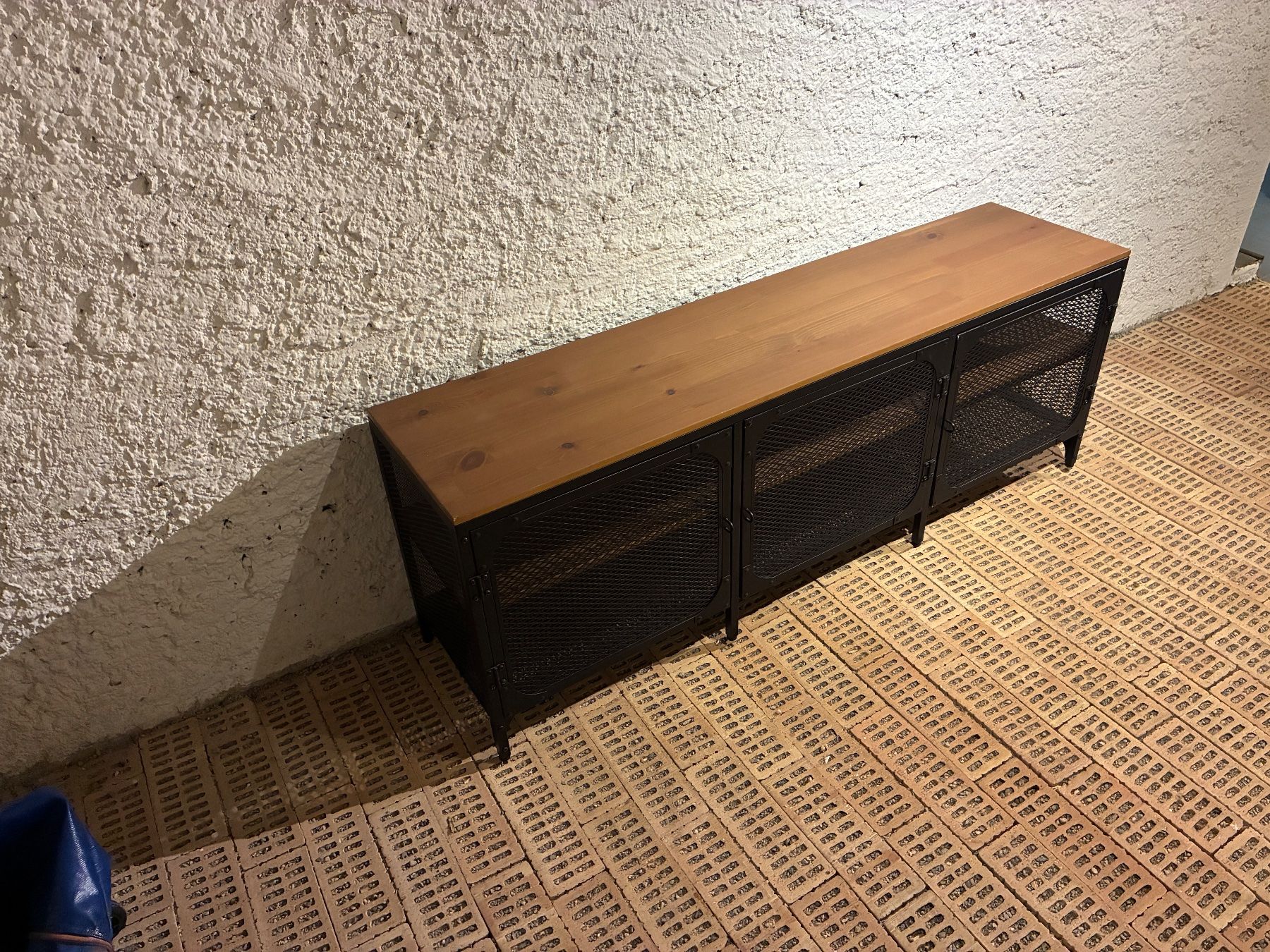 Buffets: Sideboard aus Holz/Metall – D'occasion à allschwil par ffgghh 1
