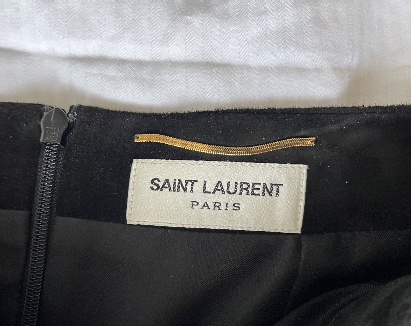 Saint Laurent Gonne: Saint Laurent, mini jupe en daim – Usato da Genève venduto da dachaw 5