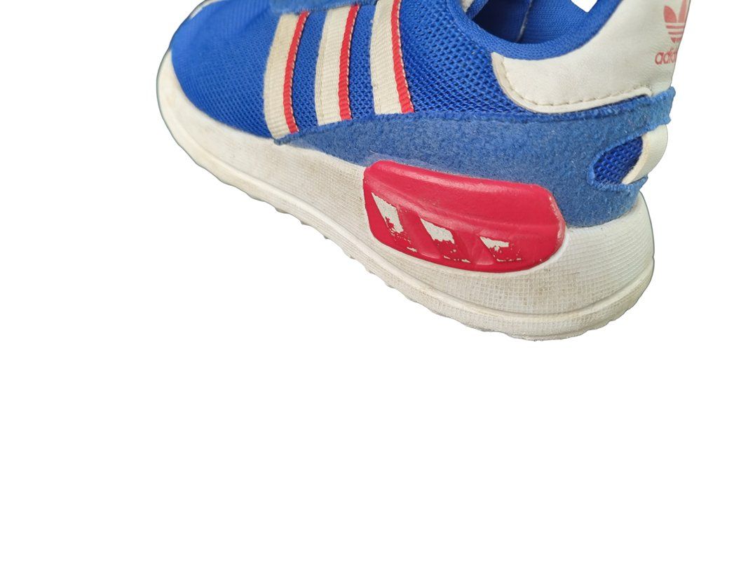 Adidas Chaussures garçon: ADIDAS Kinderschuhe Grösse 24 – D'occasion à Wangen b. Olten par Restwert_Wangen 3