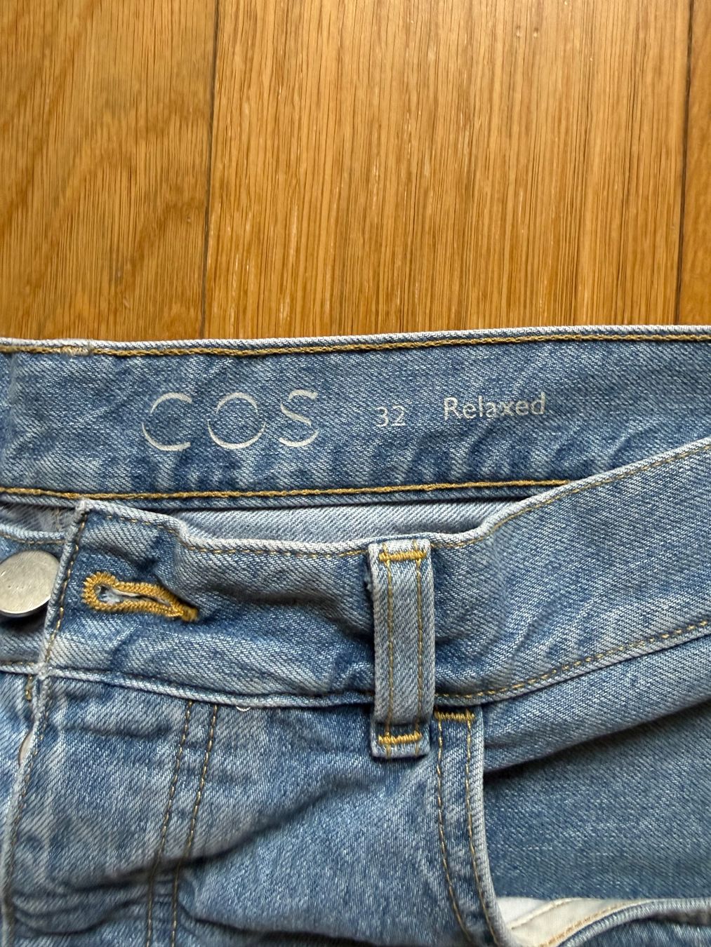 Jeans: COS Shorts Jeans / Denim 32 Relaxed hellblau – D'occasion à Bern par samuelmeier94 2