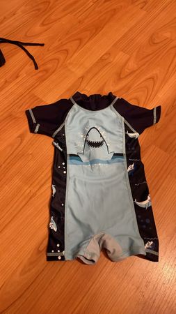 Costume da bagno bambino motivo squalo come nuovo