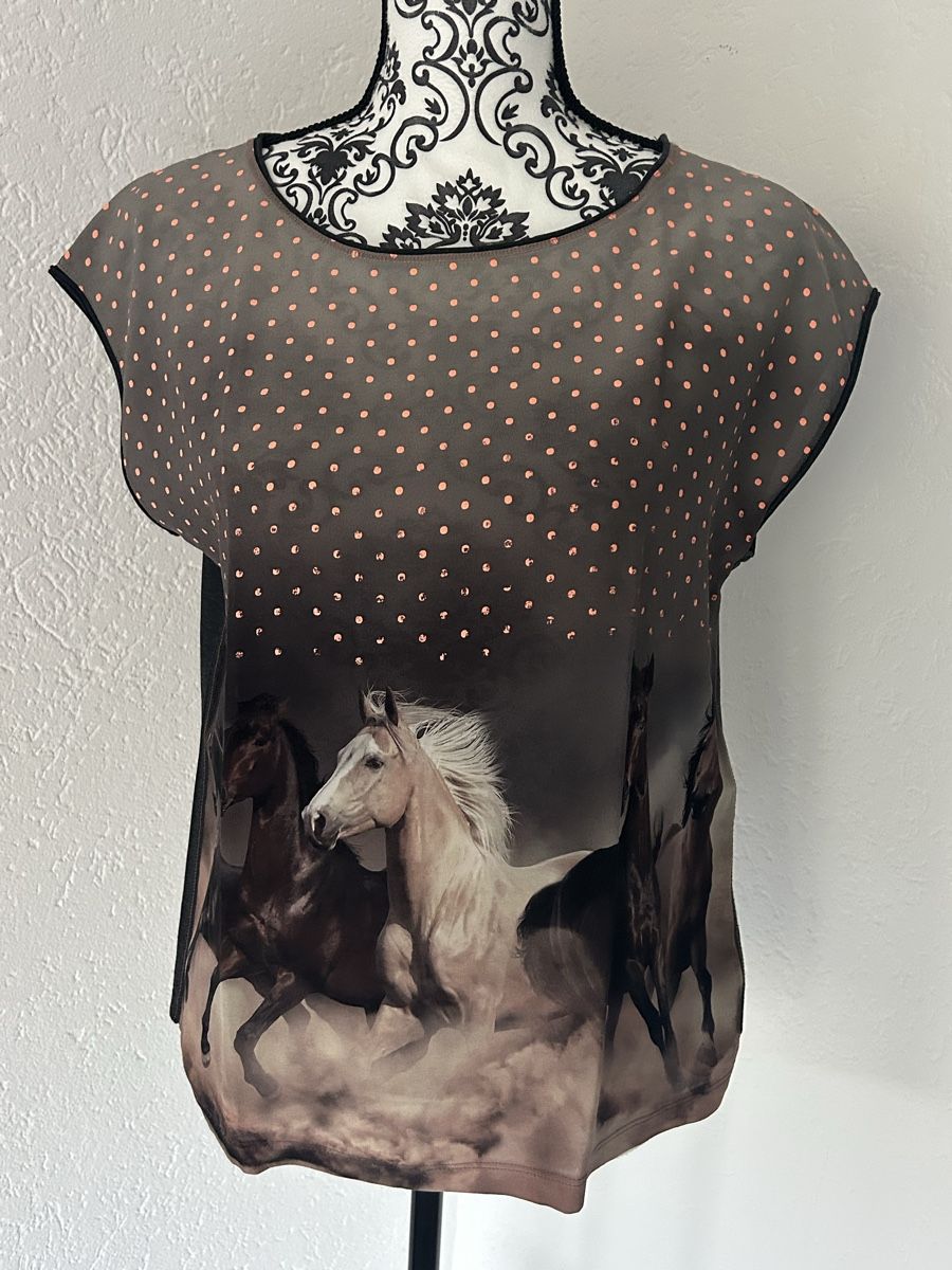 Marc Cain T-shirt: Maglietta Marccain taglia 38 – Nuovo (secondo la descrizione) da Locarno venduto da Matic04