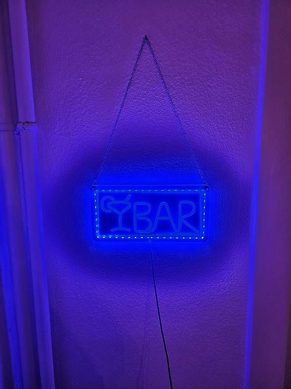 Tutte le decorazioni: Neon Sign "BAR" – Usato da Bern venduto da Holy_Oli 1