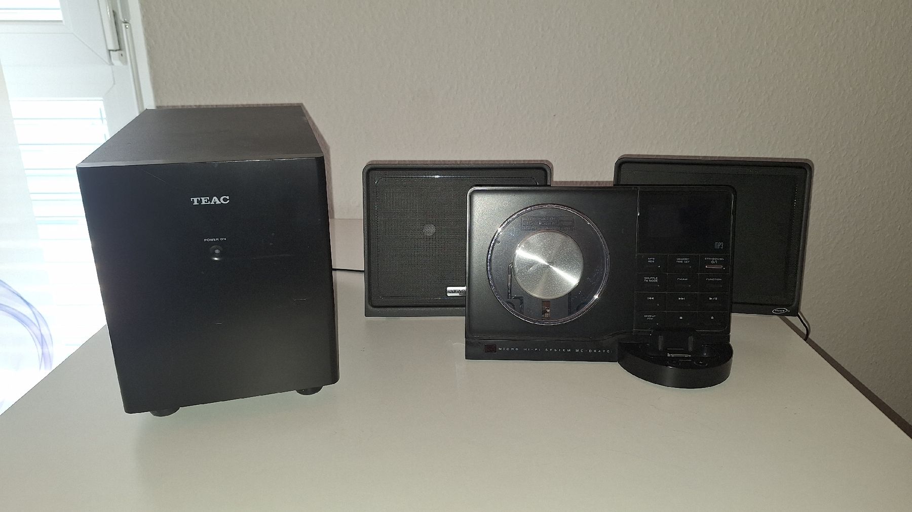 Teac Systèmes audio & multimédias: TEAC Micro HiFi-Anlage MCD-X420i mit Subwoofer – D'occasion à Liestal par Blubb0815