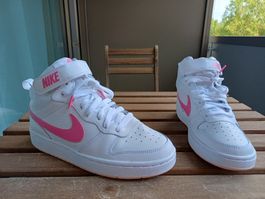 Nike-Schuhe Grösse 38.5 (Nike Court Borough Mid 2)