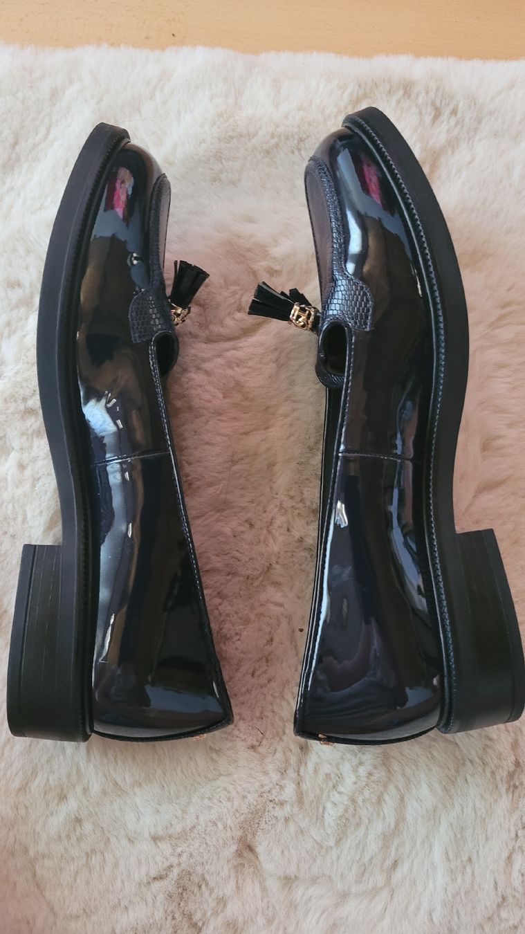 Scarpe da donna: Dunkelblaue Loafers Grösse 40 Lackleder schwarz – Usato da Horgenberg venduto da Klatschmohnmaria 3