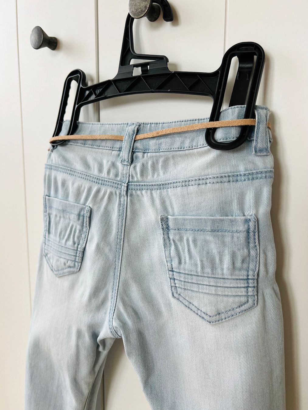 Zara Pantaloni: Zara, 92, Jeans, hellblau, Sommervögel – Usato da Burgdorf venduto da rulan 3
