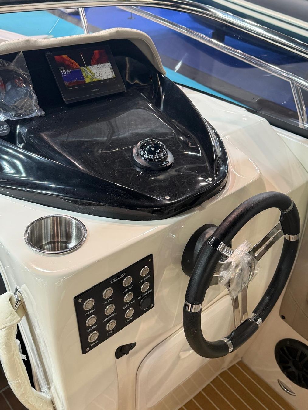 Eolo Barche: Motorboot Eolo 6.9 EL – Nuovo e nell'imballaggio originale da Kriens venduto da monte06 3