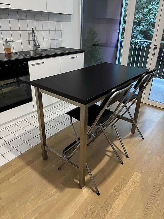 Set di tavolo e panche: Tables et chaises de bar – Usato da Fribourg venduto da Brosciuttofunghi