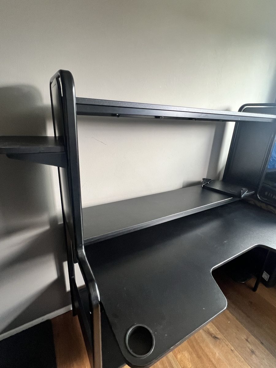 Ikea Bureaux: Gamingschreibtisch IKEA FREDDE – D'occasion à Unterentfelden par nicolita77 1