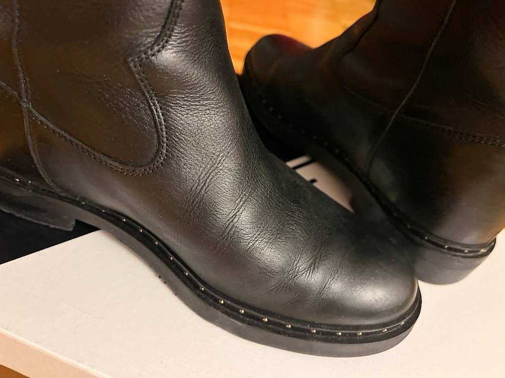 Damenschuhe: Vendo stivaletti neri pelle – Gebraucht aus Jona von sen_vd8v 1