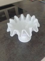 Schale Weiss Milchglas mit Ruffle Rand Vintage Deko