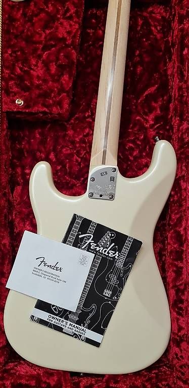 Fender Strumenti musicali: FENDER American DLX Stratocaster HSS - 2008 – Usato da Luzern venduto da Arran0 1