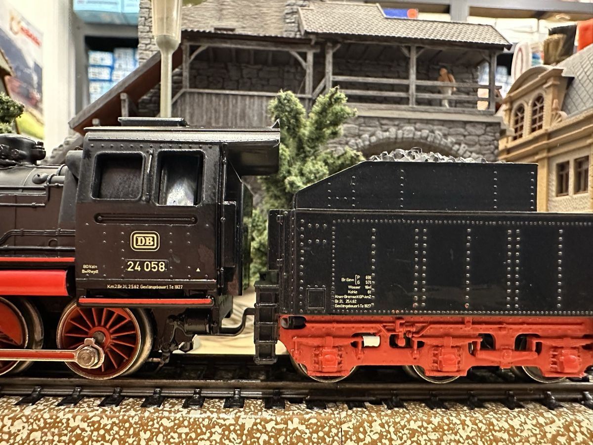 Märklin Modellini di ferrovie: Märklin 3003 DB BR 24 – Usato da Lupsingen venduto da New-Haven 1