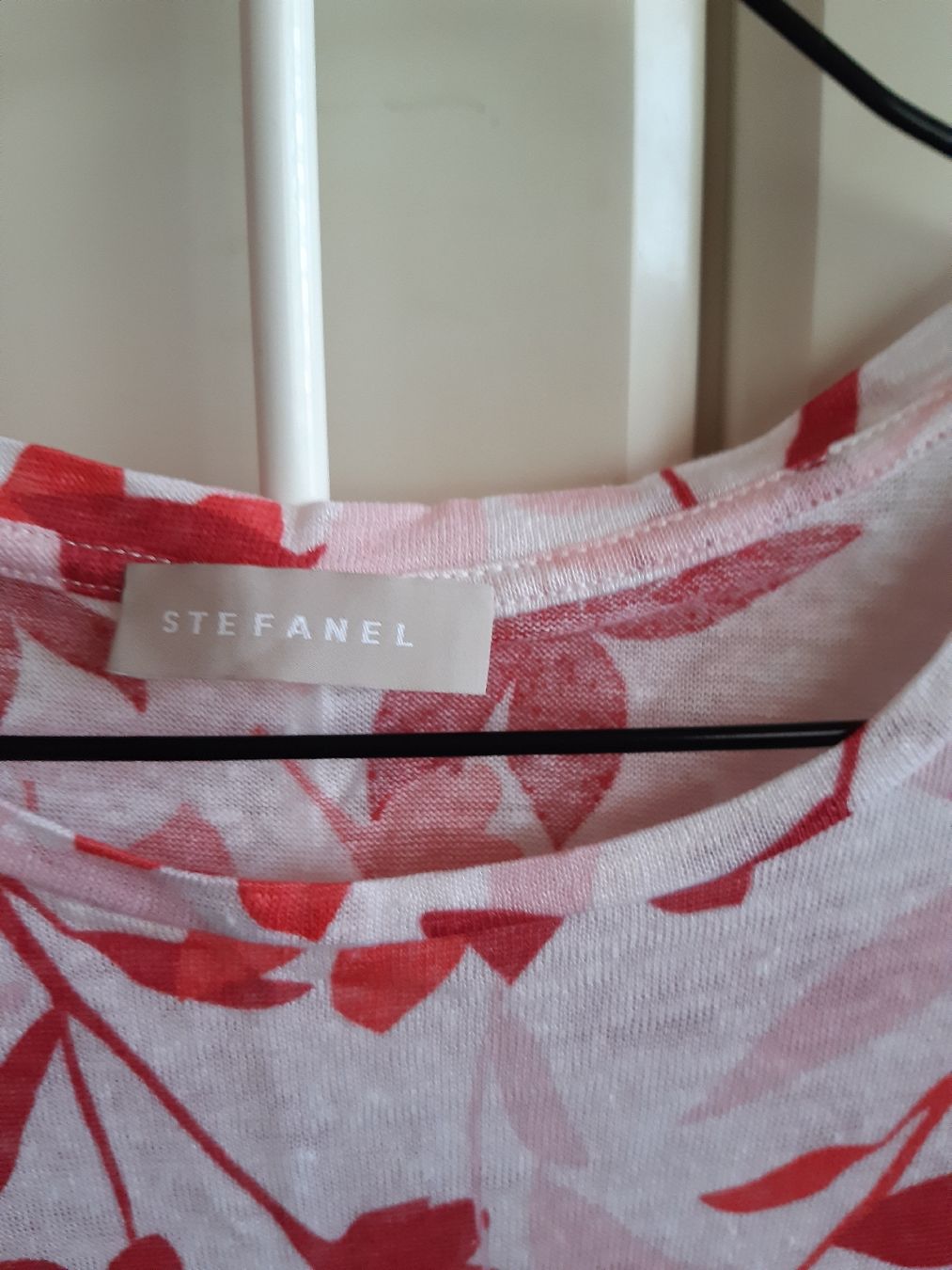 Stefanel T-shirts: STEFANEL - Top imprimés fleurs TXS – D'occasion à Cressier - NE par bloomydays 3