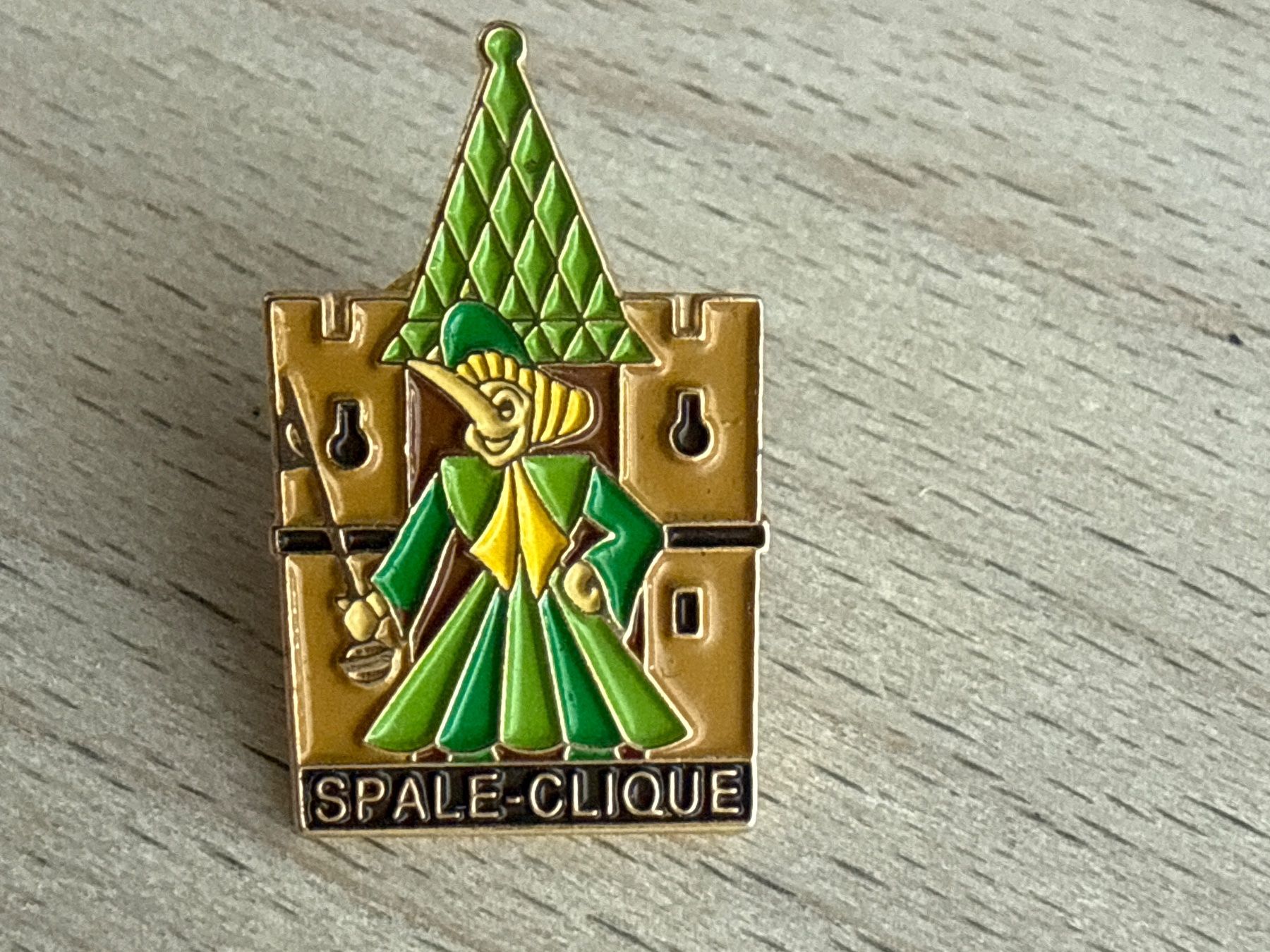 Plaketten & Abzeichen: Pin Spale-Clique – Gebraucht aus Glattbrugg von Schweigmatt