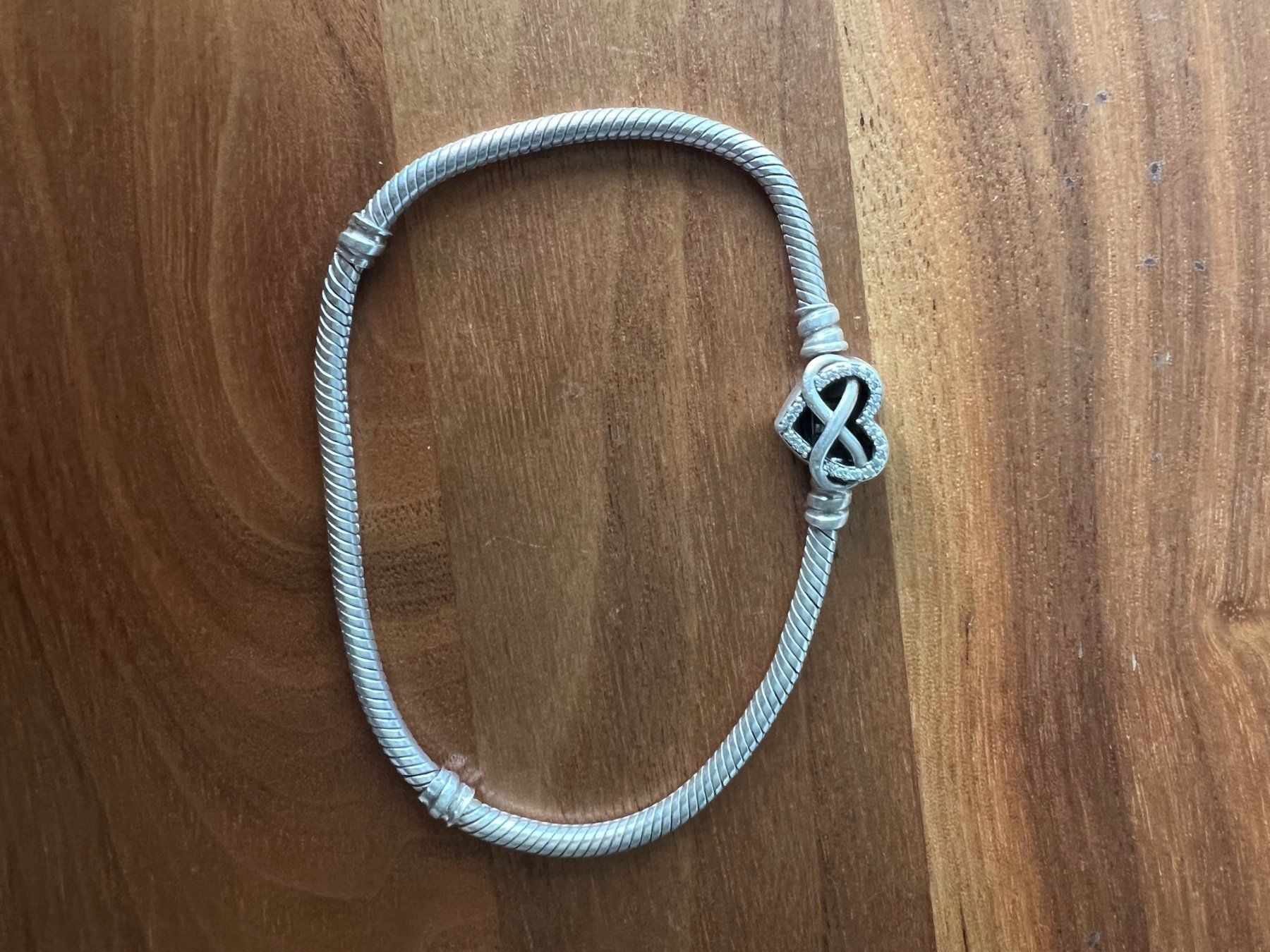 Pandora Bracciali & Braccialetti: Pandora Armband inkl. 2 Anhänger – Usato da St.Gallen venduto da Fan2000