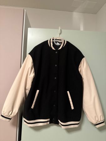 College Jacke H&M Divided schwarz weiss Grösse M gebraucht