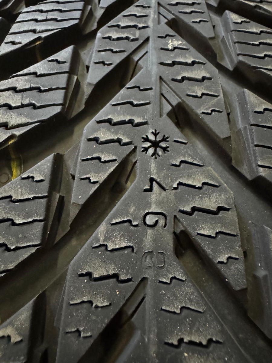 Nokian Pneus & Kompletträder: Winterreifen 215/55R18 – Gebraucht aus Balzers von Chabisrupfer94 2