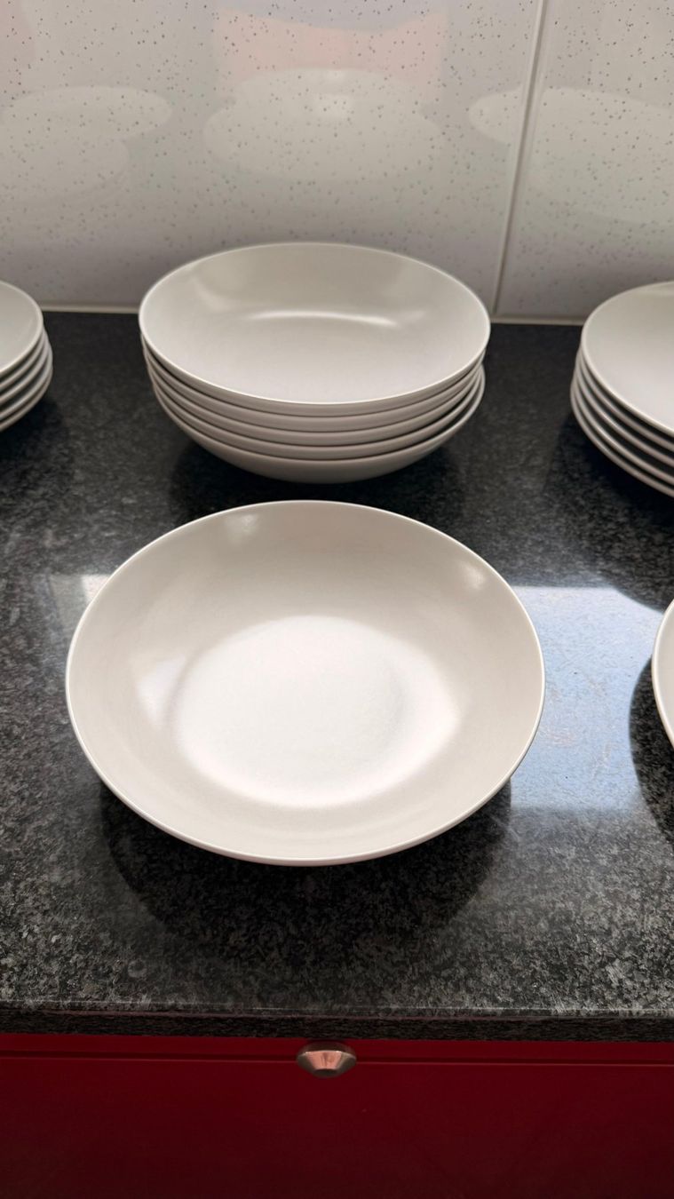 Ikea Set di piatti: IKEA FÄRGKLAR Geschirrset 18-teilig hellgrau – Usato da Recherswil venduto da Niculin02 3