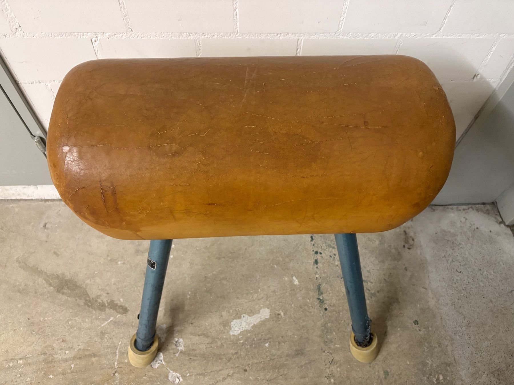 Alder+Eisenhut Hometrainer: Turngerät Sprungbock, Leder Vintage Retro – Gebraucht aus Schleinikon von riet_2026