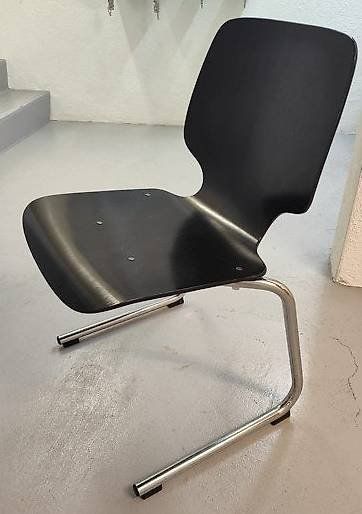 Stühle: 11 stapelbare Stühle, schwarz – Gebraucht aus Zürich von Monamohn7