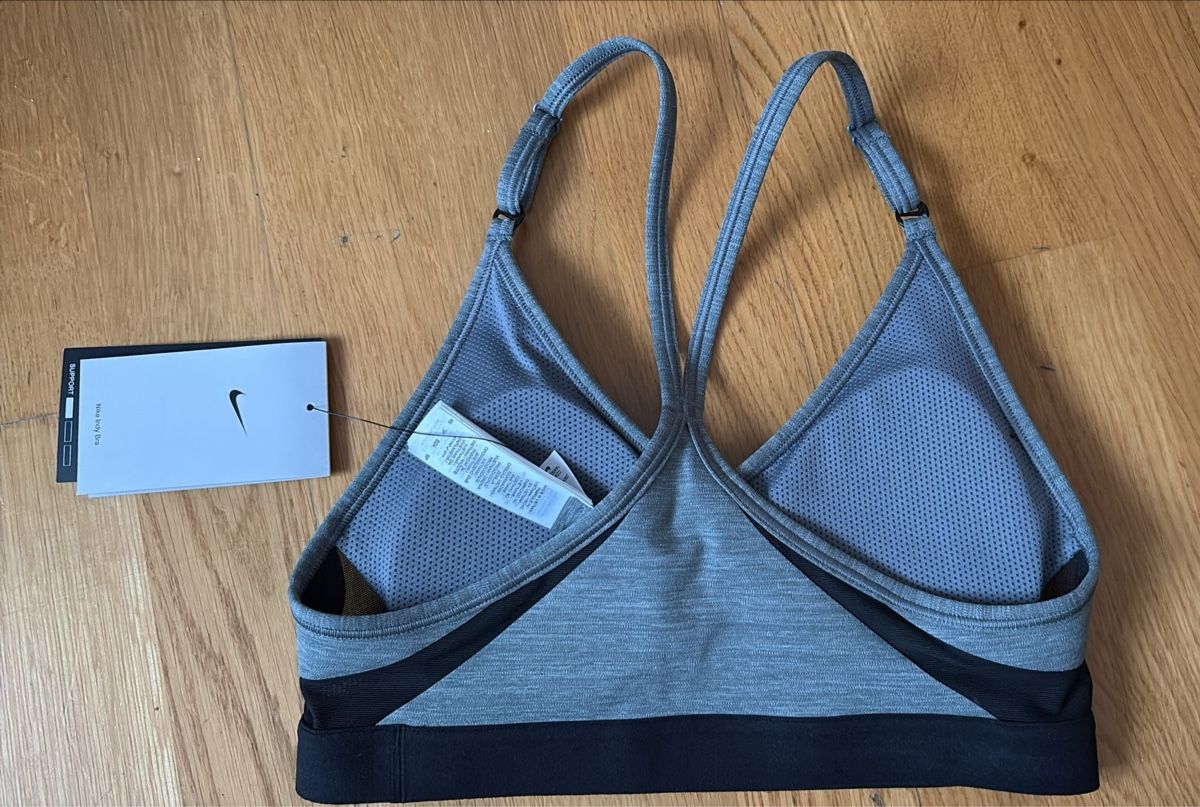 Nike Top: Sport Top Nike – Nuovo e nell'imballaggio originale da Oberentfelden venduto da Perle333 1