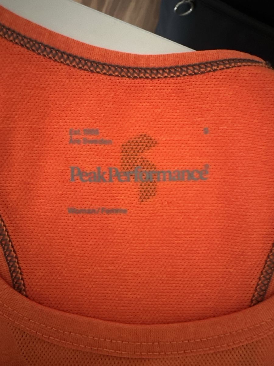 Peak Performance Top: Peak Performance orange tank top size M used – Usato da Zermatt venduto da katytesunshine 2